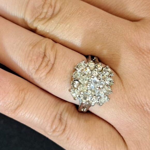 Vintage 18 BK HGE White Gold Rhinestone Cluster Ring  Size 6.5 - Picture 3 of 7